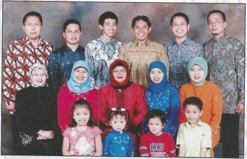 440 Sudjana (alm) keluarga