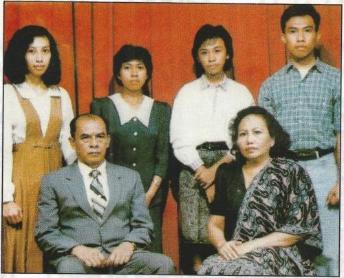 500 Untung Sastrowigena keluarga